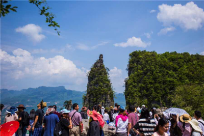 暑期恩施旅游市场火爆 游客接待量突破1310万人次
