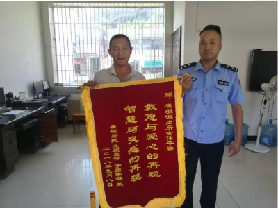 车祸伤者命悬一线 恩施公安多警种协作及时送医