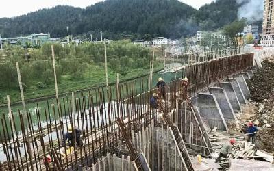 利川滨江南路东段建设正酣，预计明年5月建成通车