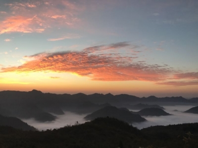 戳视频！看森林氧吧坪坝营云海日出全过程