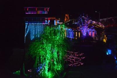 梦幻夜景醉游人 神农溪上演迎国庆灯光秀