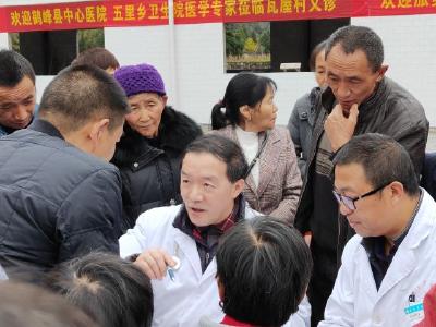 美籍华人医学专家曾广兵回乡义诊 诠释故乡情怀