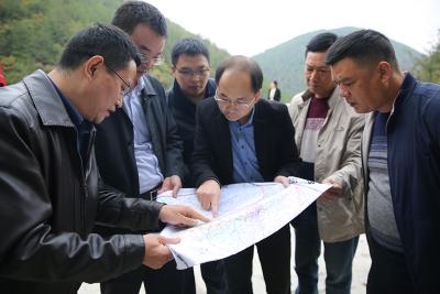 省交通运输厅调研巴东交通扶贫工作