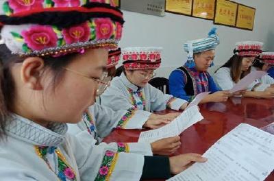 鹤峰：党纪国法进校园 以文化人扬清风