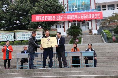 宣恩“非遗进校园” 建教学示范基地
