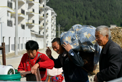 宣恩县确保了贫困农民“搬得出、稳得住、能致富”