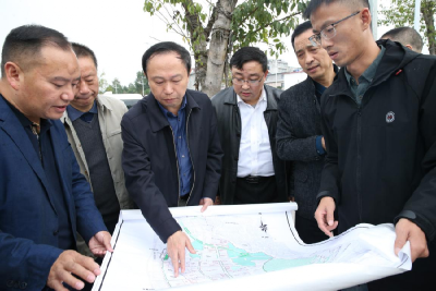 刘芳震调研州高新区时强调 围绕标准厂房建设抓项目落地  围绕道路基础设施抓扩园建设