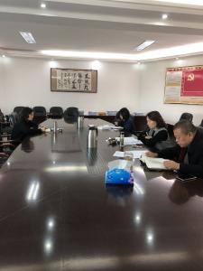 恩施州工商联专题学习习近平总书记给“万企帮万村”精准扶贫行动中受表彰的民营企业家的回信精神 