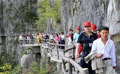 恩施旅游驶入快车道 铁路开通7年游客增长6倍