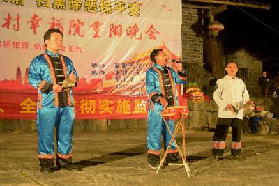 来凤县：廉政文化进村寨 廉政宣传闹山乡
