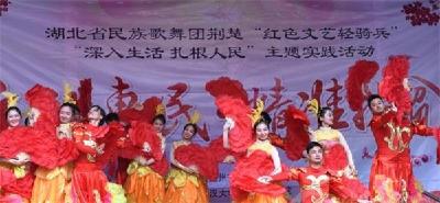 大山深处来了专家和“红色文艺轻骑兵”