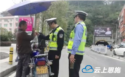 建始交警强力整顿“炸街”摩托车 拖移违法车辆百余台