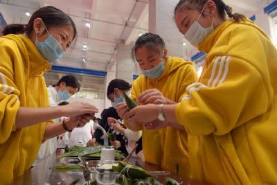 宣恩：民俗比赛弘扬传统文化