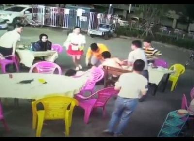 女子吃宵夜被陌生男扑倒猥亵 店主制止后仍踢打被罚200