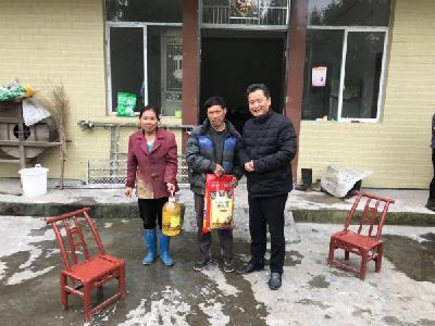 州文化馆开展第六次扶贫走访活动