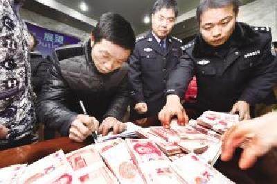 一企业经营不善停业 利川法院主动协调追回职工工资