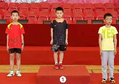 咸丰县2名乒乓球运动员在省“协会杯”青少年乒乓球比赛中双获冠军