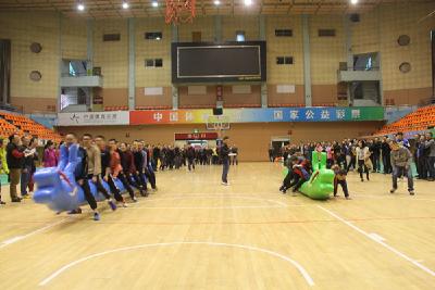 州税务局机关干部职工趣味运动在州体育馆举行