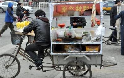 街头巷尾小摊贩无证无照能否经营？湖北省给出新解决办法