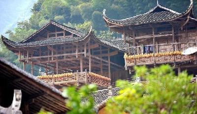 湖北宣恩：城中“复活”吊脚楼