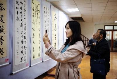 鹤峰县与湖南花垣县联合举办书画展