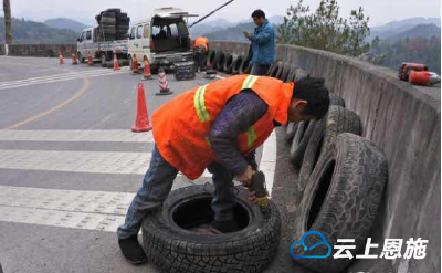 宣恩为道路安装防撞软墙 让事故车辆“软着陆”