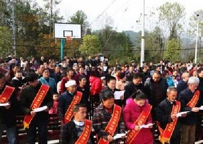 建始村民回乡办鞋厂 为乡亲们增收100多万元
