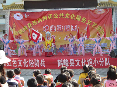 鹤峰：送戏下乡 传承戏曲文化