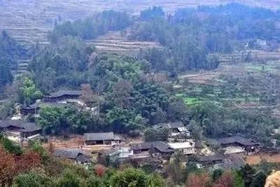 一个薄弱村的逆袭之路 ——来凤县张家坡村的脱贫故事