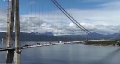 中国企业承建的北极圈内最大跨径悬索桥通车