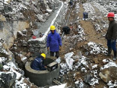 鹤峰：雪地里的外来务工者