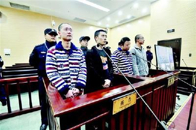 专挑大学生下手! 武汉东湖高新宣判首起“校园贷”涉恶案