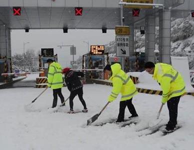 湖北启动高速公路防冻防滑安全保畅预案:储备上万吨融雪剂