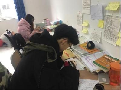 男生