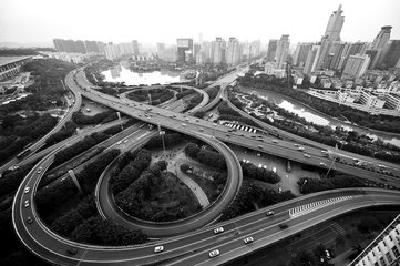 国务院安委办：全国道路交通安全事故起数和死亡人数连年“双下降”