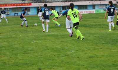 恩施市举行首届中小学生校园足球联赛 