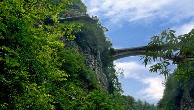 建始旅游景区明年免费开放日确定 石门河野三峡不在一天