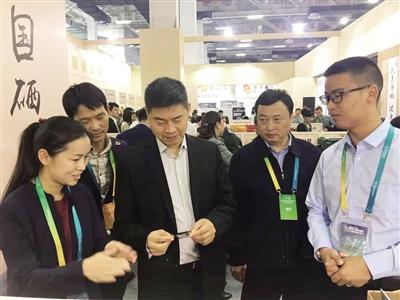 鹤峰：优化商贸环境 带活一方经济