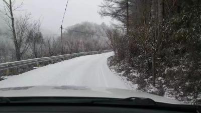 建始交警发布今日各乡镇冰凌路段 请驾驶员带好防滑链