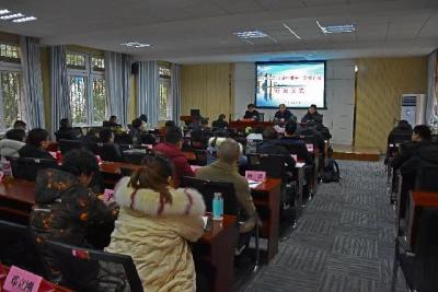 巴东中青班开进中南民大  37名学员忙“充电”