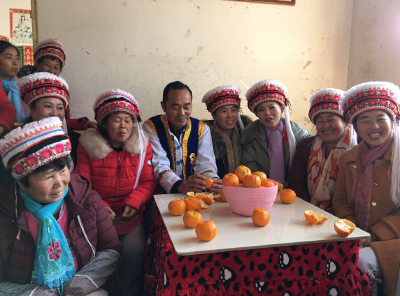 鹤峰：白族儿女齐聚一堂收看庆祝改革开放四十周年大会