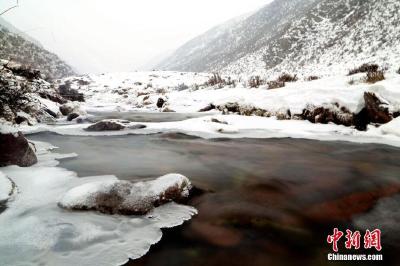 青海南门峡国家湿地公园现绝美冰瀑景观