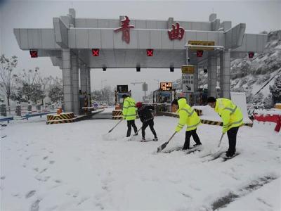 湖北启动高速公路防冻防滑安全保畅预案:储备上万吨融雪剂