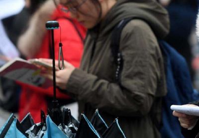 湖北14.4万余人冒雨考研 考生人数为近年最高