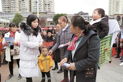 咸丰：街头宣讲信访举报知识