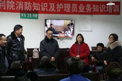 吕金施赴建始县走访慰问困难群众
