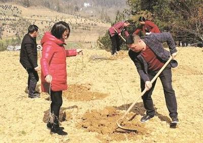 扎根扶贫一线——记建始县凉水埠村驻村第一书记田建平