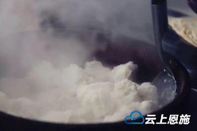 糍粑工艺进车间 年味儿黏黏是团圆