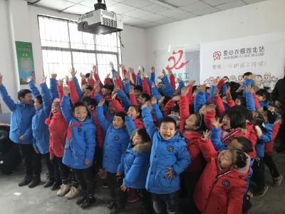 鹤峰：志愿服务进校园  爱心火焰暖寒冬
