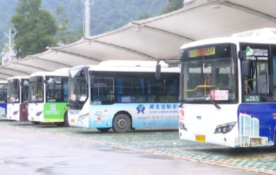 建始县城市公交在全州范围内率先安装生命防护装置